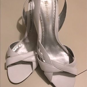 NATURALIZER WHITE SANDALS
